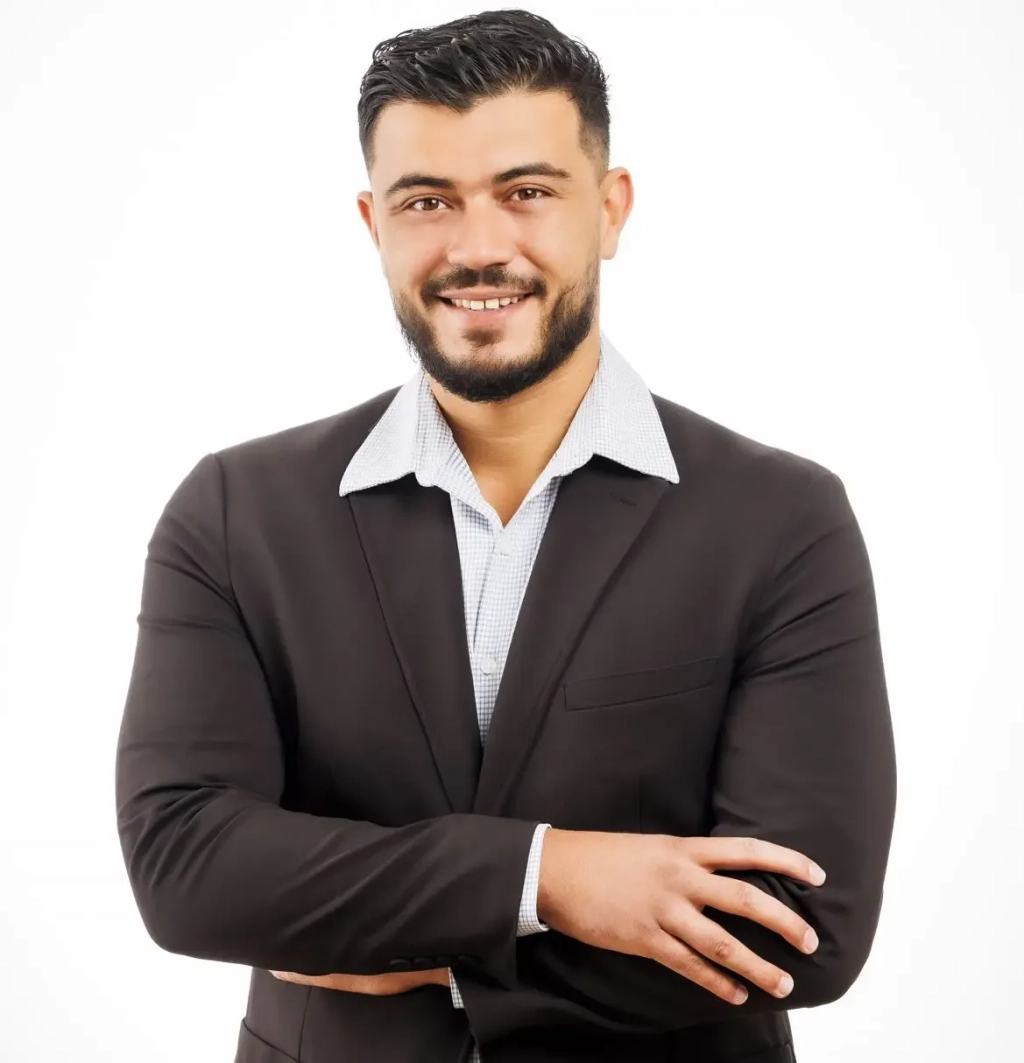 Portrait de Ibrahim Khalil Sid, chargé de projet en logistique chez InnovLOG